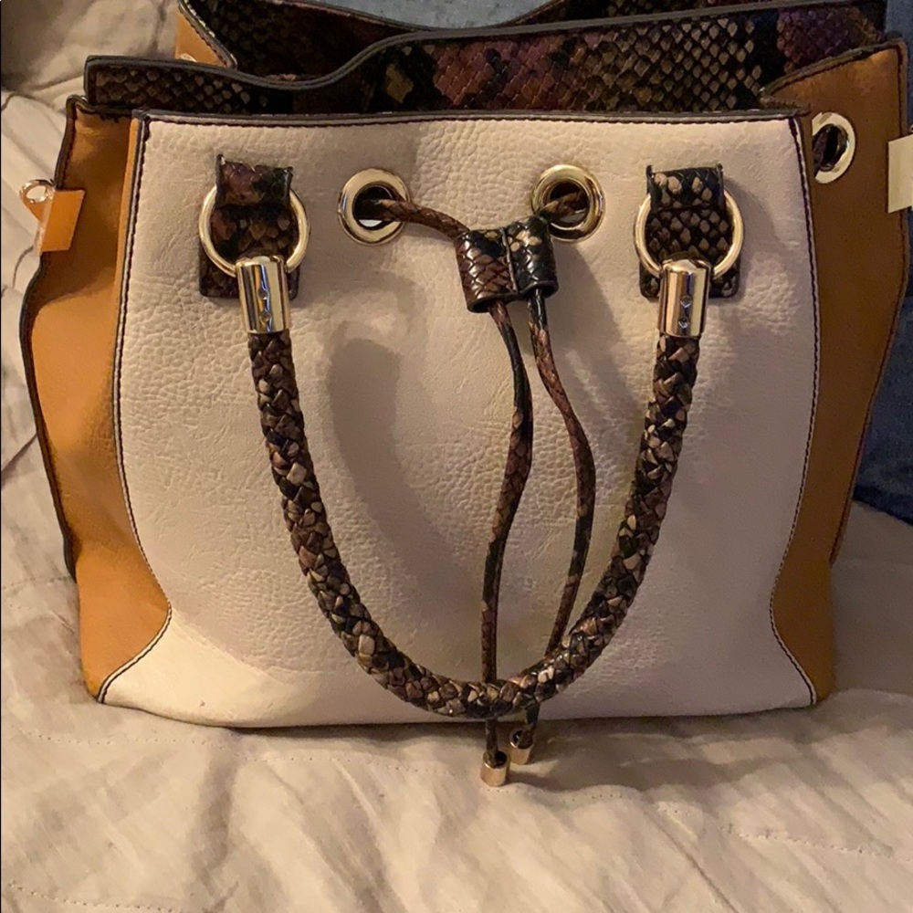 Nice well maintained ALDO handbag
